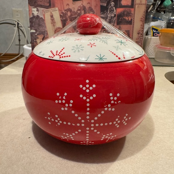 Other - Holiday Decoration bowl with lid